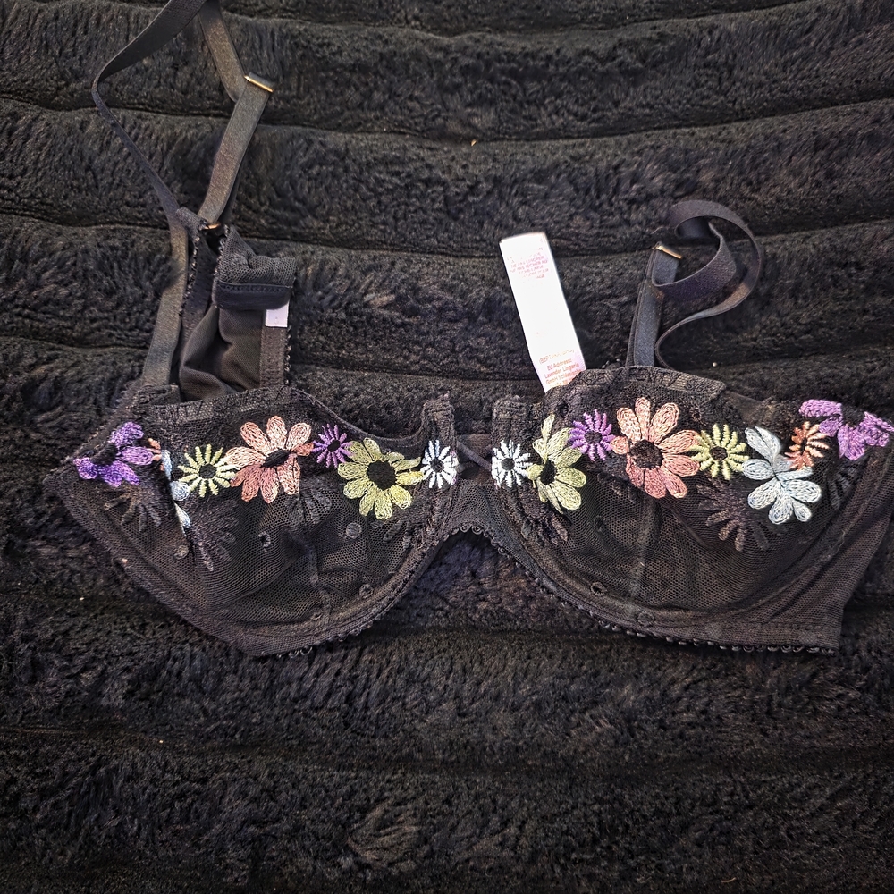 ‼️RARE FIND‼️Savage X Fenty Floral Embroidered Black Bra